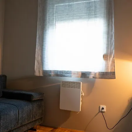 Ivy Apartment *